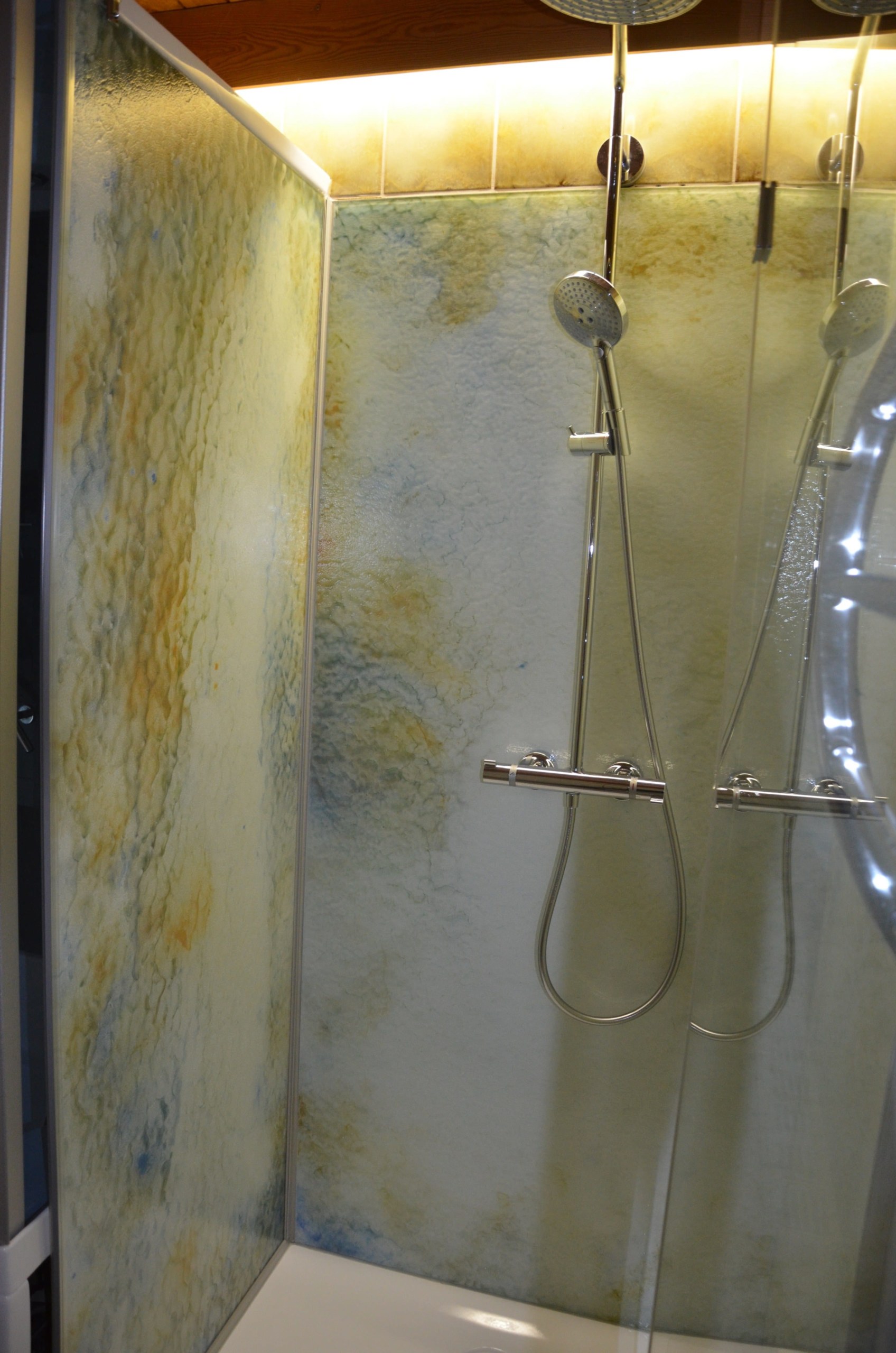 Duschwand bemalt und lackiert Tür Klarglas